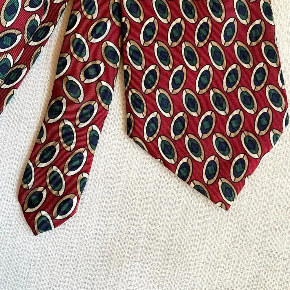 Brooks Brothers Deep Red Oval Print Silk Tie Made‎ in the USA Very Nice